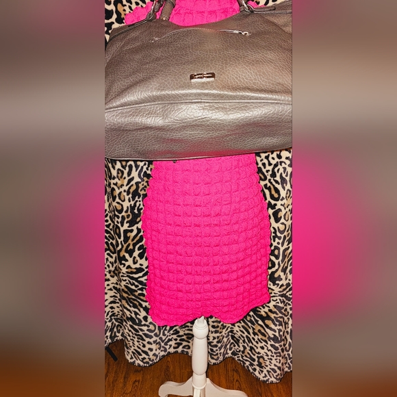 Jessica simpson bag in pre loved condition. No call outs. - Picture 4 of 4